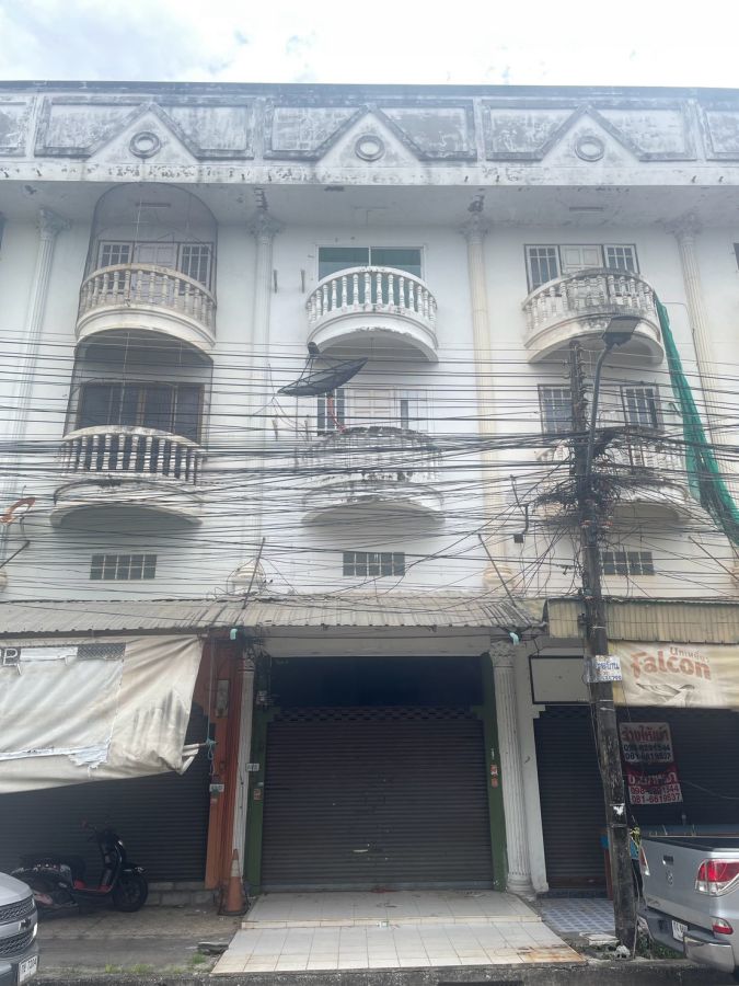 - ขาย อาคารพาณิชย์ ซอย ทองคำอุทิศ ซอยกระเทย ตรงข้ามราชภัฎอุดรธานี 3 ชั้น