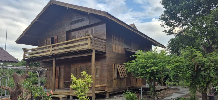 - ขายบ้านเดี่ยว 2 ชั้น พร้อมที่ดิน 3 ไร่ 3 งาน อ.เมืองสุพรรณบุรี บรรยากาศร่มรื่น เหมาะสำหรับอยู่อาศัยหรือทำบ้านสวน