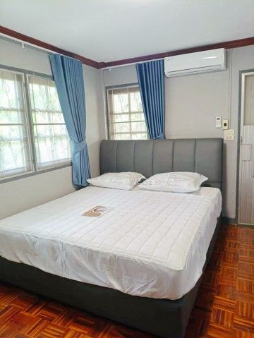 - เซ็นทรัล ศรีราชา 3.2กม. บ้านเดี่ยว 150 ตร.ว.300 ตร.ม.3 นอน ถนนสุขุมวิท 100ม.ทะเลบางพระ 190 ม. ศรีราชา 2 น้ำ บรรยากาศดีสงบ