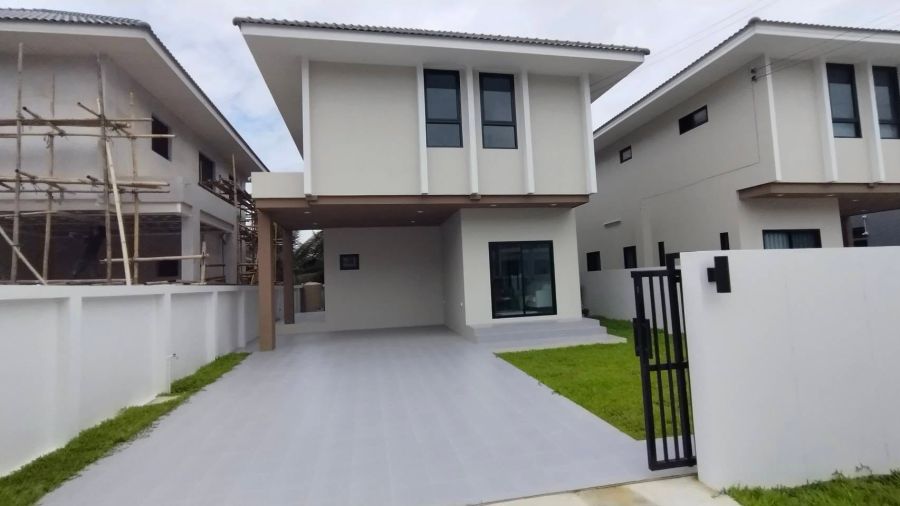 - ขาย บ้านสร้างใหม่ สไตล์โมเดิร์นคอนเทมโพรารี่, ใกล้วัดท่าเกวียน 500 ม.