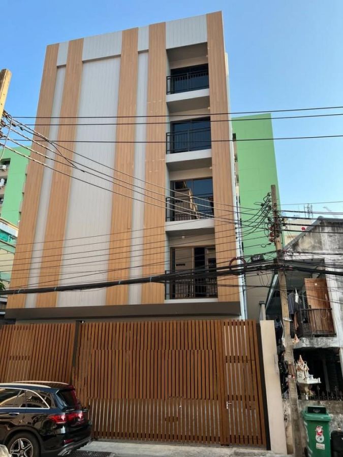 - ให้เช่าอาคารสำนักงาน 5 ชั้น จดทะเบียนบริษัทได้ ซอยประชาราษฎร์บำเพ็ญ 7 ใกล้ MRT ห้วยขวาง เพียง 600 เมตร พื้นที่ใช้สอย 900 ตร.ม. จอดรถยนต์ 7 คัน