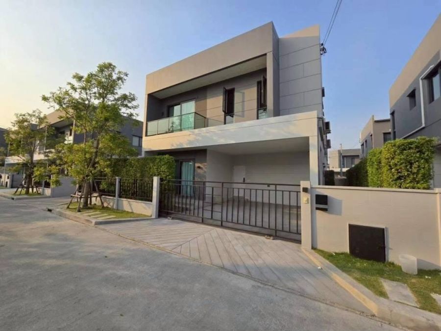 - ให้เช่าบ้านเดี่ยว เซนโทร บางนา (Centro Bangna) เพียง 1 กม. ถึง Mega Bangna ใกล้โรงเรียนนานาชาติ Concordian และ SISB