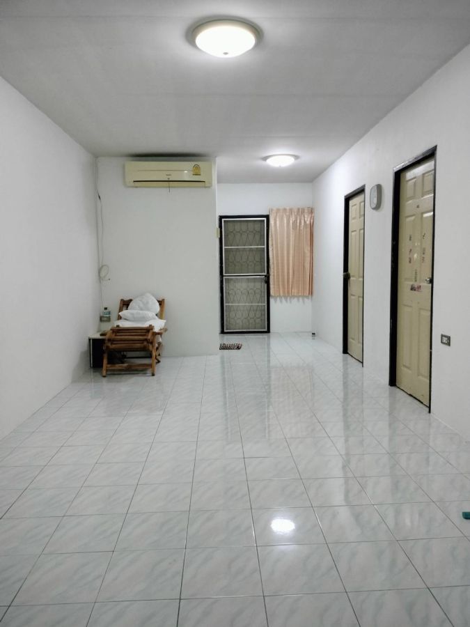 - ขายบ้านพร้อมที่ดิน 38 ตร.วา ติดถ.ชากค้อ-หนองขาม ชลบุรี