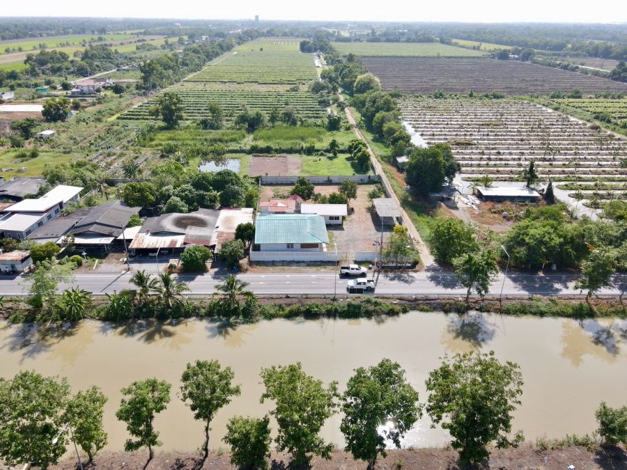 - ขายบ้านสวนพร้อมที่ดิน คลอง 11 หนองเสือ ติดถนน ทำเลอยู่อาศัย ค้าขายได้