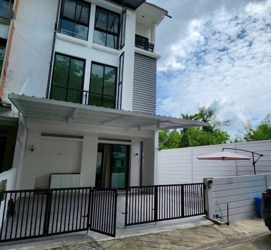 - ให้เช่า ทาว์นโฮม Areeya Madarina Sukhumvit 77 3 ห้องนอน จอดรถ 2 เดินทางสะดวก