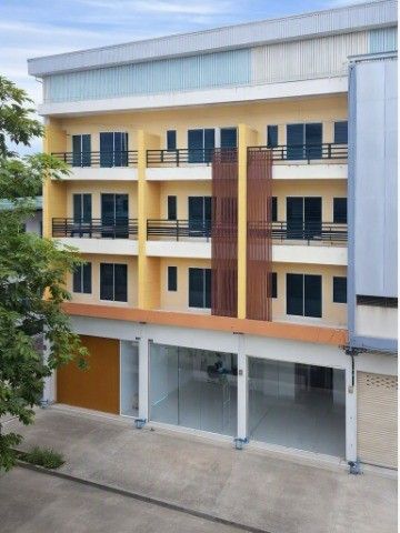 - โรบินสัน ราชบุรี 1.98 กม. อาคารพาณิชย์ 3 คูหา 6 นอน รร.ดรุณาราชบุรีวิเทศศึกษา 600 ม. รพ.ราชบุรี 1.7 กม. 6 น้ำ 73 ตร.ว 516 ตร.ม. ตลาดวรากร