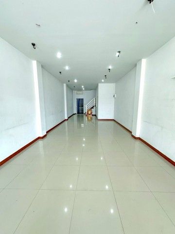 - โรงงานโตโยต้า บ้านโพธิ์ 2.87กม. Mega Home 500 ม. อาคารพาณิชย์ 3 ชั้น 3 นอน 3 น้ำ มอเตอร์เวย์ฉะเชิงเทรา ถ.ฉะเชิงเทรา-บางปะกง