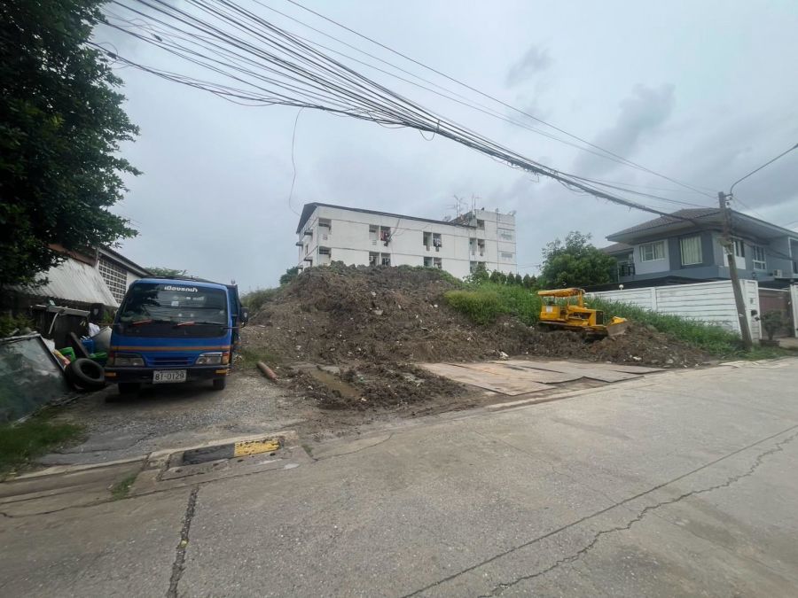 - ขายที่ดิน ทำเลทอง ! ที่ดินถมแล้ว ขนาด 141 ตร.ว. ซอยวิภาวดีรังสิต 60 แยก 24 แขวงตลาดบางเขน เขตหลักสี่ กทม