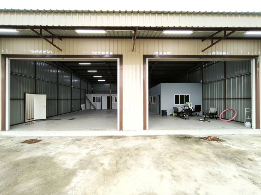 - โกดังให้เช่าพร้อมสำนักงาน ขนาด 216 ตร.ม. ย่านสนามบินน้ำ อ.เมืองนนทบุรี จ.นนทบุรี