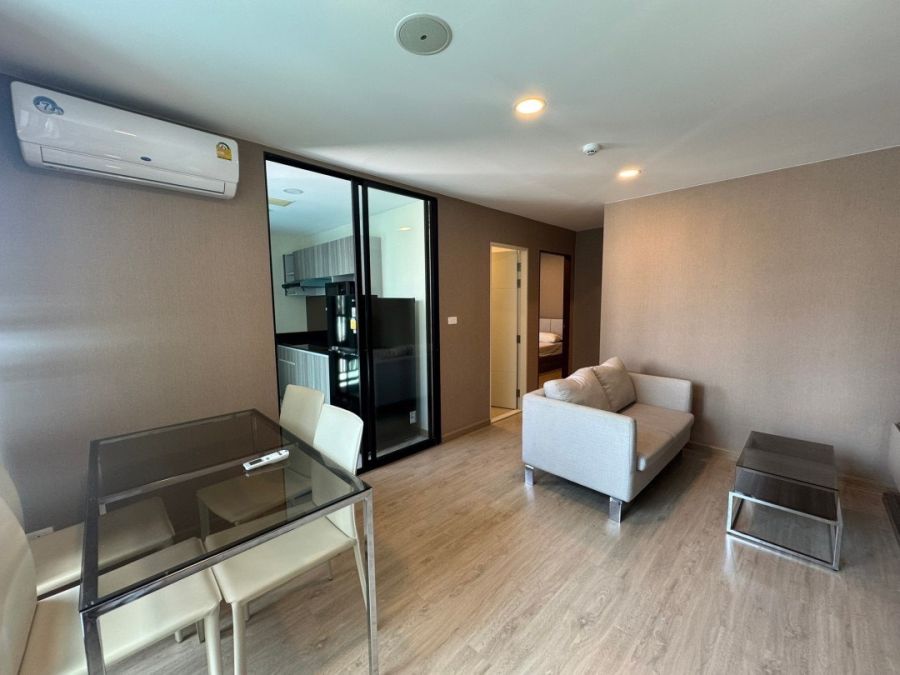- 2 ห้องนอน ขาย/เช่า 44ตร.ม. ห้องมุม วิวสระ ใหญ่สุดในชั้น Layout พิเศษ