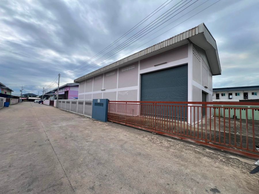 - โกดัง/โรงงานให้เช่าพร้อมออฟฟิศ พื้นที่ใช้สอย 240 ตร.ม. อ.ลาดหลุมแก้ว จ.ปทุมธานี