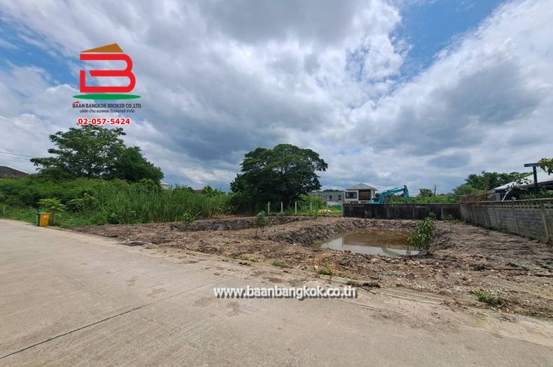 - ที่ดินถมแล้ว เนื้อที่ 200 ตร.ว. หมู่บ้านเปรมวดี (พุทธมณฑลสาย 3 ซอย 19) ถนนพุทธมณฑลสาย 3 แขวงบางระมาด เขตตลิ่งชัน