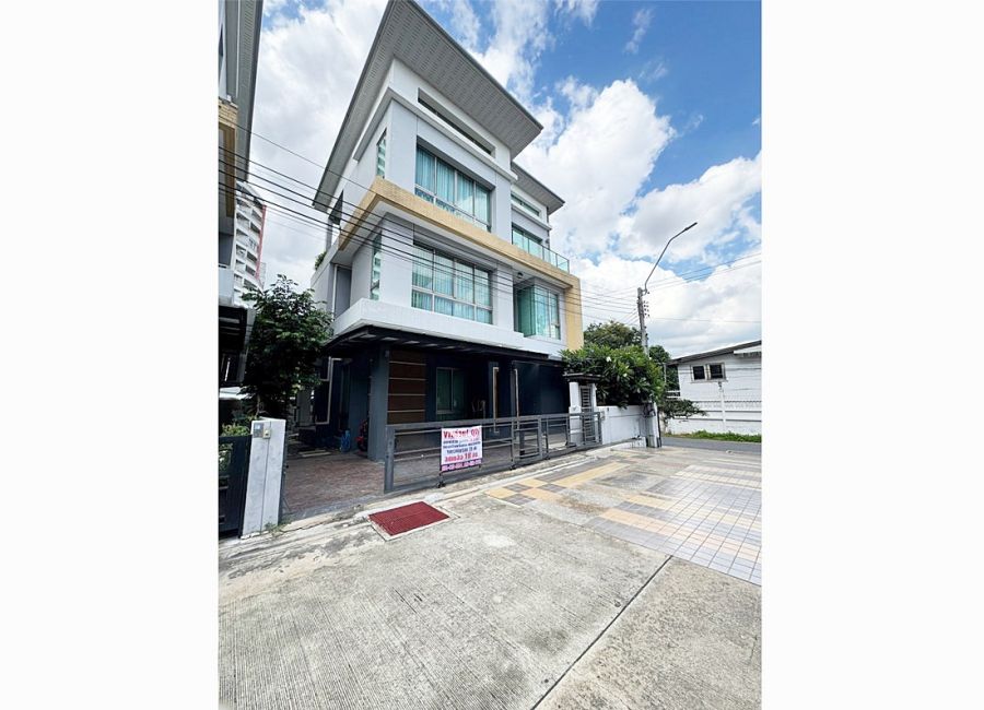 - ขายด่วน! บ้านสวยมาก บ้านแปลงมุม 3 ชั้น ซอยรัชดาภิเษก 30 จันทรเกษม เขตจตุจักร ใกล้รถไฟฟ้าสีเหลือง สถานีลาดพร้าว