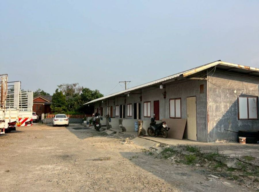 - ที่ดินพร้อมสิ่งปลูกสร้าง ทำกิจการ ห้องพัก คลอง 10 อ.ลำลูกกา จ.ปทุมธานี