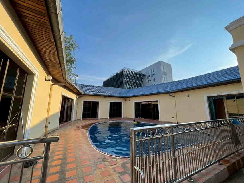 - บ้านเดี่ยว Pool Villa 5 ห้องนอน 6 ห้องน้ำ ใกล้โรงเรียนสว่างบริบูรณ์วิทยา