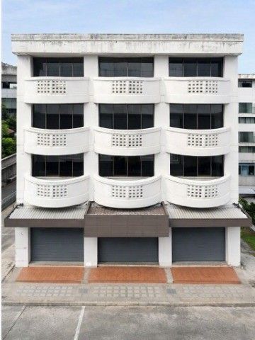- ตลาดบุญร่มเย็น 316 ตร.ม.มีชั้นลอย ติดถนนลำลูกกา 5-13 อาคารพาณิชย์ 4 ชั้น 3 นอน 3 น้ำ โลตัส ลำลูกกา คลอง2 1.2 กม.