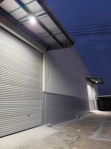 - ให้เช่าโกดัง/โรงงาน พื้นที่ใช้สอย 800 ตร.ม. (มี 2 หลัง)
