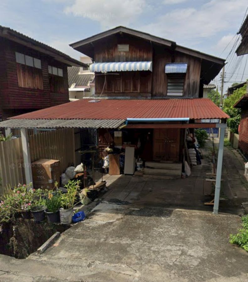 - ขายถูกที่ดินพร้อมบ้าน 2ชั้น 36 ตร.ว ถนนจรัญสนิทวงศ์79 เข้าจากถนนใหญ่นิดเดียวรถยนต์เข้าออกสะดวก ใก้ลสถานีรถไฟฟ้าสถานีบางพลัด