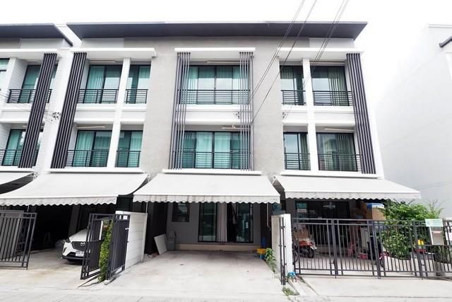 - ให้เช่า / ขาย ทาวน์โฮม 3 ชั้น โครงการ บ้านกลางเมืองพระราม 9 รามคำแหง 39