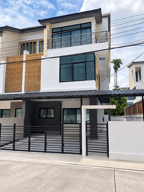 - โฮมออฟฟิศบ้านแฝด 3 ชั้น ให้เช่าราคาถูก ห่าง ถ.ราชพฤกษ์ 50 ม. ใกล้ MRT บางรักใหญ่