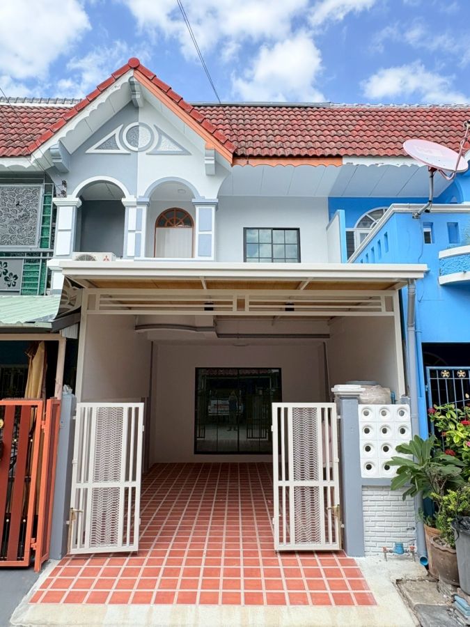 - หมู่บ้านเสนาวิลล่า1 (ซ.คู้บอน27 แยก52) แขวงท่าแร้ง เขตบางเขน จ.กรุงเทพฯ