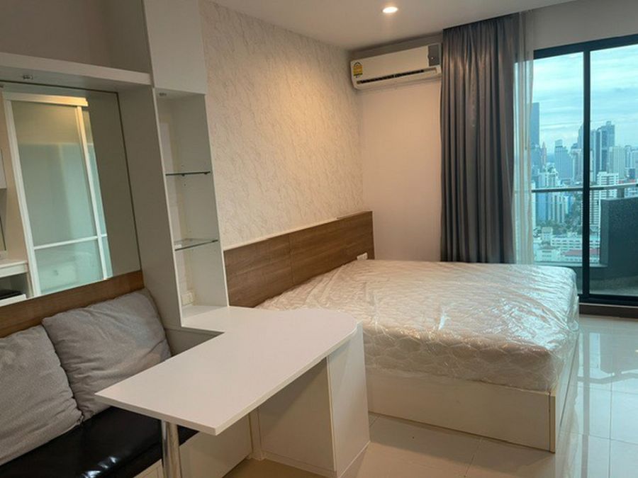 - ให้เช่า คอนโด ศุภาลัย พรีเมียร์ แอท อโศก ติด MRT เพชรบุรี 33.5 ตารางเมตร ชั้น 35 วิวโล่ง 180 องศา ตกแต่งครบ
