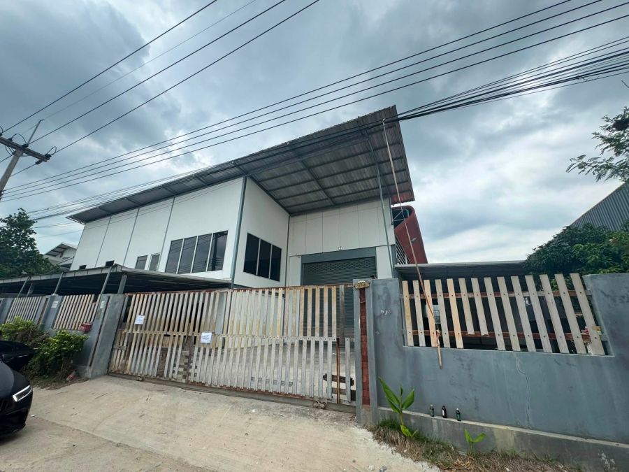 - โกดังให้เช่าพร้อมออฟฟิศ พื้นที่ใช้สอย 1,200 ตร.ม. ย่านลำลูกกาคลอง 7 อ.ลำลูกกา จ.ปทุมธานี