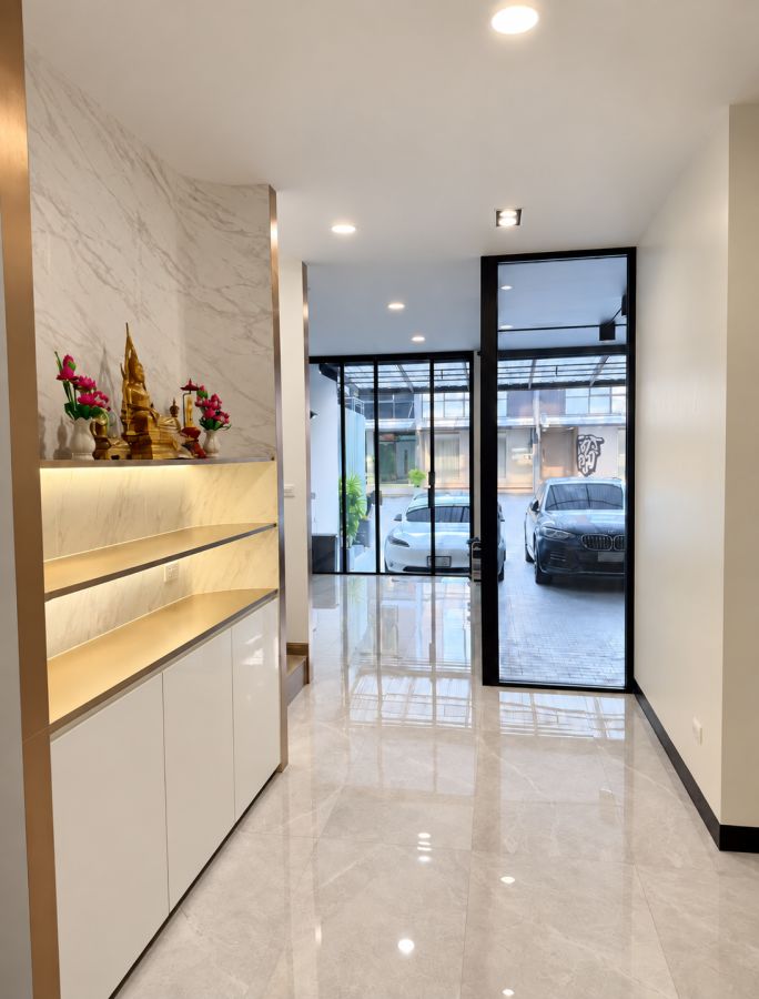 - ให้เช่า The Pride Pattanakarn 30 | Luxury Home Office 5 ชั้น พร้อมลิฟต์ ใกล้ทองหล่อ เอกมัย 150K