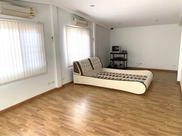 - บ้านเดี่ยว 2 ชั้น 100 ตรว. 450 ตรม. จอดรถ 4 คัน ซอยเสนานิคม 1 ซอย 17 แยก 4 ทำออฟฟิศใด้