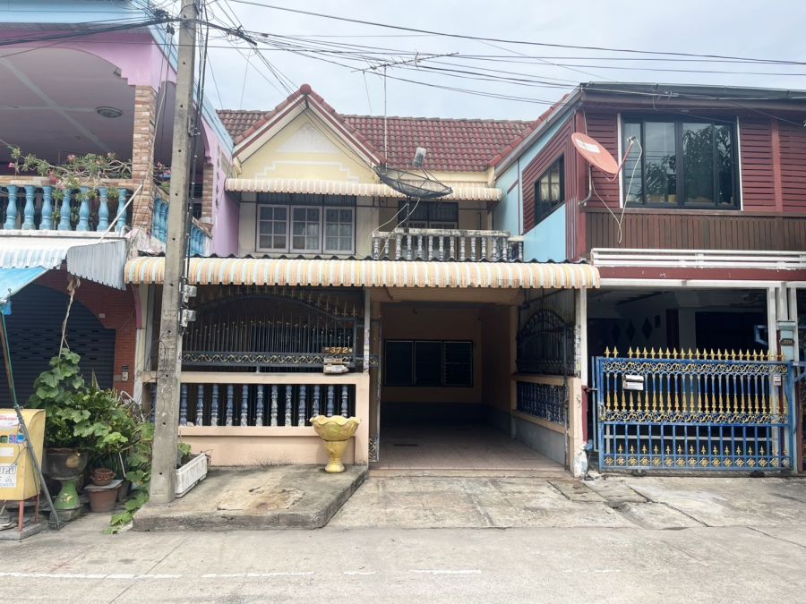 - ทาวน์เฮ้าส์ 2 ชั้น หมู่บ้านอยู่เจริญ คลอง 2 ปทุมธานี 4 ห้องนอน 28.60 ตร.ว.