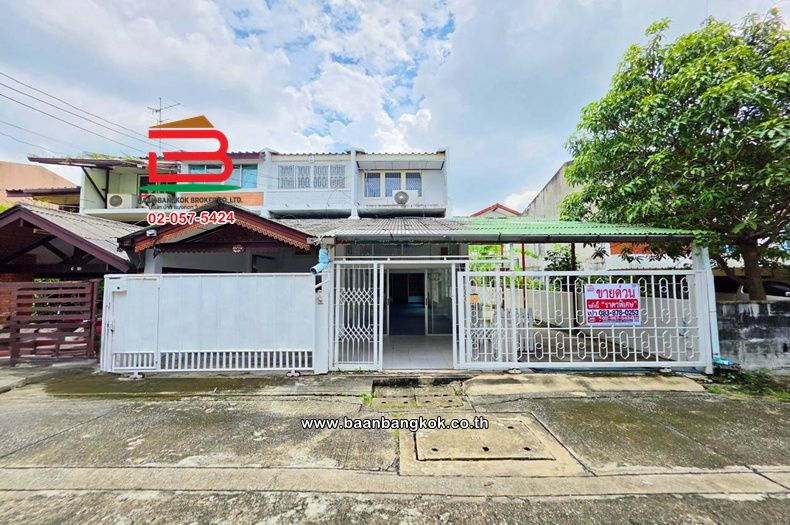 - ทาวน์เฮาส์ 3 ชั้น เนื้อที่ 45 ตร.ว. หมู่บ้านชวนชื่น (รามคำแหง 102 ซอย 12) ถนนรามคำแหง แขวงสะพานสูง เขตสะพานสูง