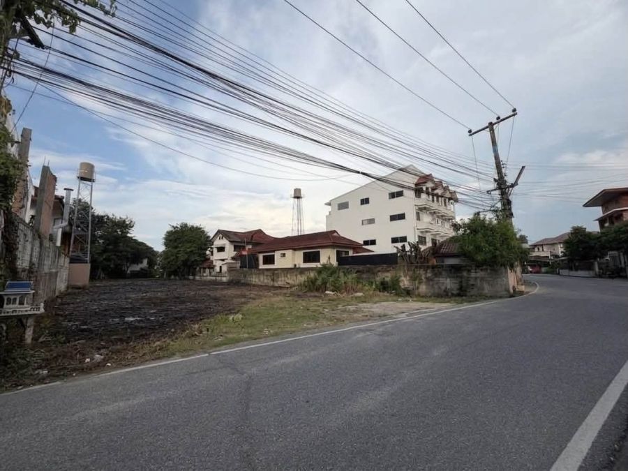 - ขายที่ดินตำบลแม่เหียะติดถนนคอนกรีตโฉนดพร้อมโอน