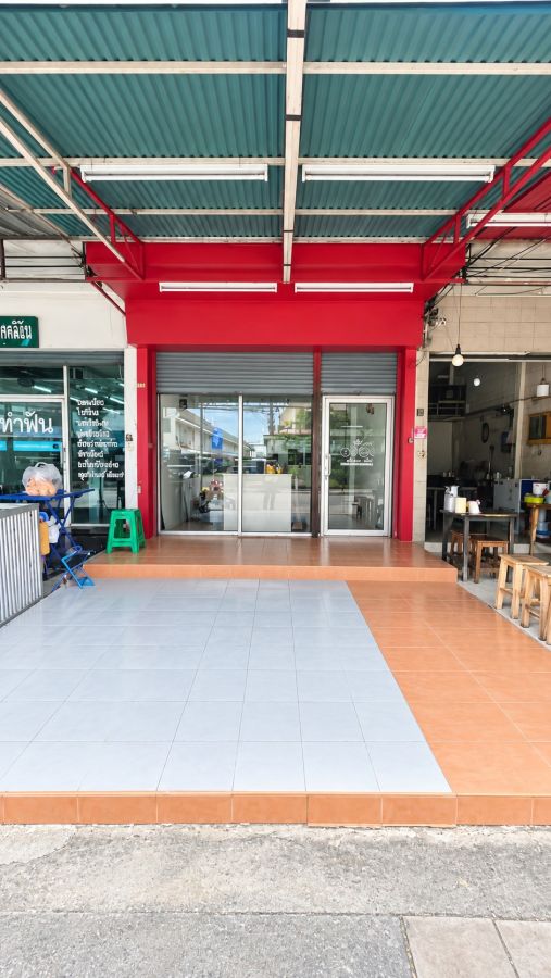 - ขายอาคารพาณิชย์ 3.5 ชั้น เสนานิคม 1 ลาดพร้าว ทำเลค้าขายดี พื้นที่ 320 ตร.ม. พร้อมดาดฟ้า