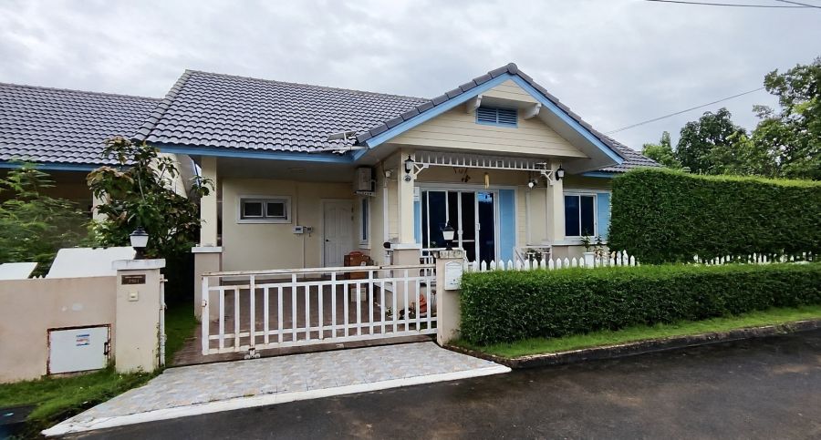 - ขายบ้านเดี่ยวชั้นเดียว เชียงใหม่ ใกล้มหาวิทยาลัยแม่โจ้ ที่ดิน 117 ตร.ว. 3 ห้องนอน สนามหญ้ากว้าง ราคา 4.8 ล้านบาท | SH111