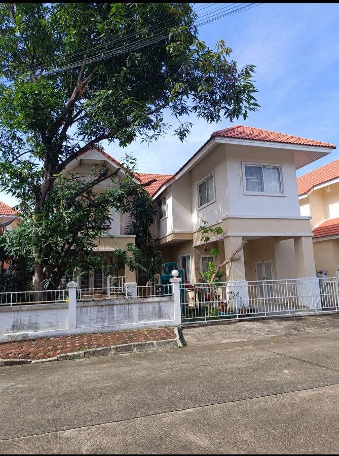 - ขายบ้านเดี่ยว 2 ชั้น กุลพันธ์วิลล์ 9 หางดง เชียงใหม่ 3 นอน ใกล้โรงเรียนนานาชาติลานนา 700 ม. ราคา 4.65 ล้าน