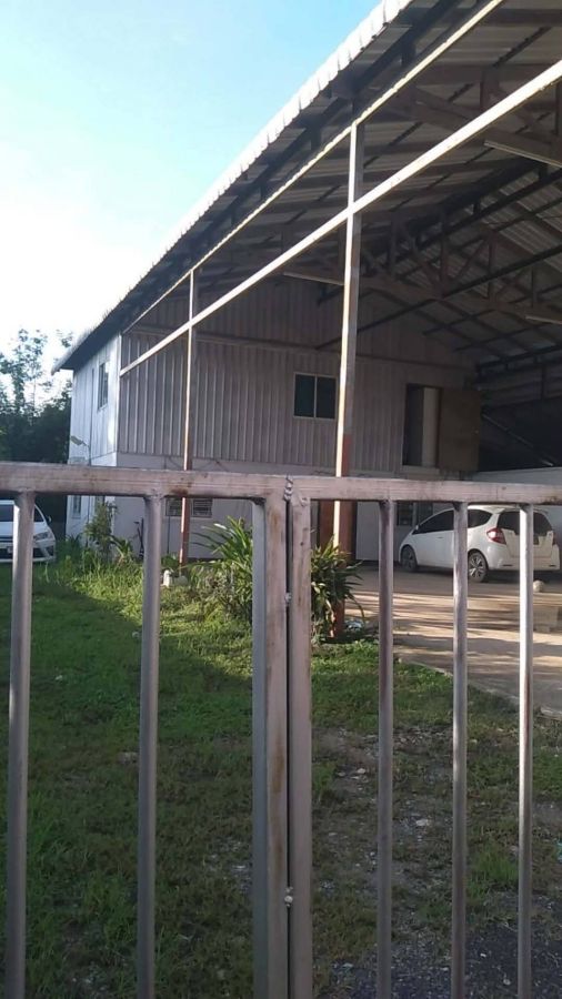 - ขายถูกมาก!! บ้านพร้อมที่ดินเนื้อที่ 115 ตรว. ทำเลทอง เขื่อนขันธ์ ซอย 8 อ.เมือง จ.พิษณุโลก ใกล้บิ๊กซี โลตัสฯ