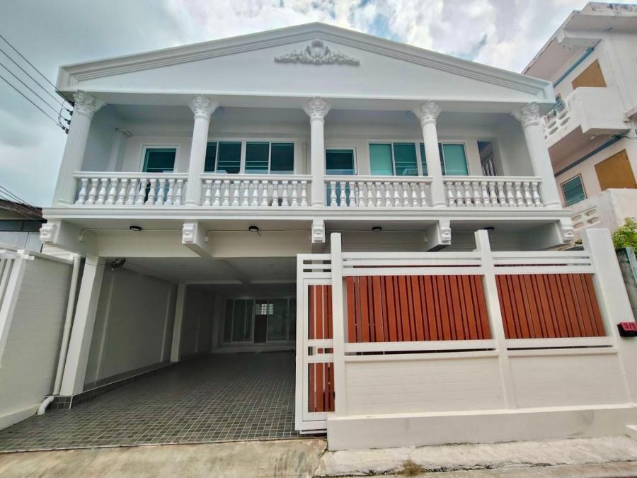 - ขายบ้านเดี่ยวรีโนเวทใหม่สไตล์โมเดิร์นลักชัวรี่ หมู่บ้านเปรมฤทัย (Premruethai) ซอยรามอินทรา 46/1 ใกล้ Live Ramintra และรถไฟฟ้าสายสีชมพูสถานีคู้บอน