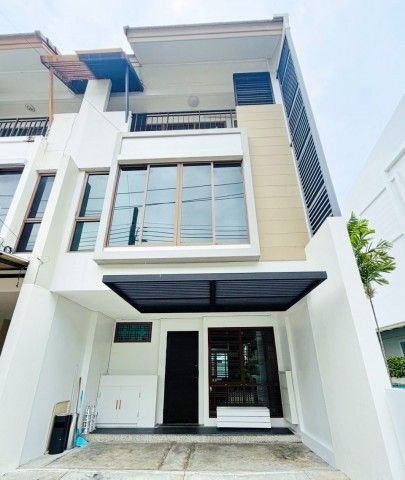 - รีเจ้นท์โฮม สุขุมวิท97/1 24 ตร.ว BTS บางจาก 700 ม. สุขุมวิท อ่อนนุช ทาวน์โฮม 3 ชั้นหลังมุม 3 นอน 4 น้ำ