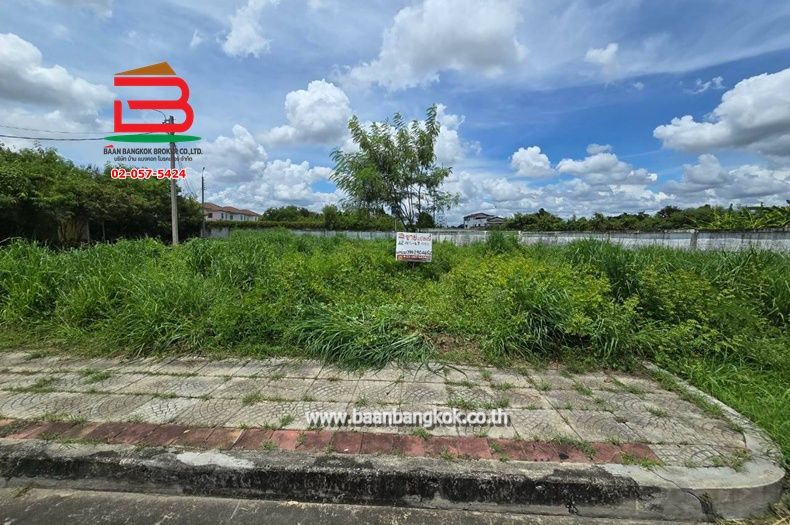 - ที่ดินเปล่า เนื้อที่ 69.5 ตร.ว. เนเบอร์โฮม สุขาภิบาล 5 (สุขาภิบาล 5 ซอย 82) ถนนสุขาภิบาล 5 แขวงสามวาตะวันตก เขตคลองสามวา