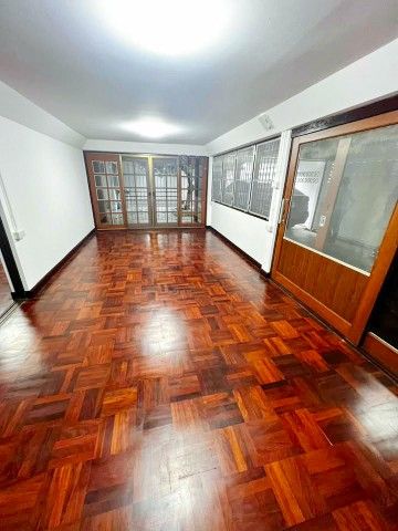 - รัชดาภิเษก บ้านเดี่ยว 2ชั้น 3-4นอน 50ตร.ว. แอร์ 5 ตัว MRT สุทธิสาร 1.2 กม. 200ตร.ม.ทำเลอินทามระ 20-26 ม.หอการค้าไทย 1.6 กม