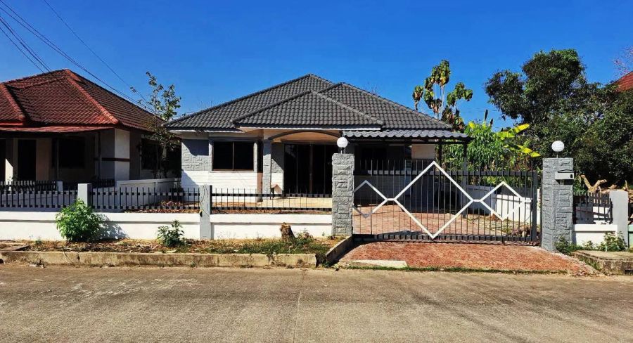 - บ้านเดี่ยวสันทราย เชียงใหม่ ชั้นเดียวรีโนเวทใหม่ 3 ห้องนอน ที่ดิน 65.7 ตร.ว. เพียง 2.29 ล้าน