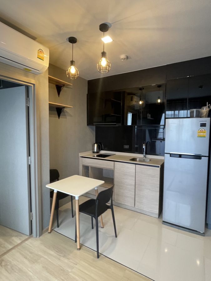 - ให้เช่าห้องชุดคอนโด The Base Garden Rama9 เจ้าของประกาศให้เช่าเอง 1 ที่นอน 1 ห้องน้ำ เฟอร์นิเจอร์ครบ