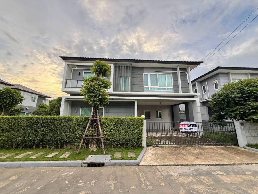 - ขายบ้านเดี่ยว 2 ชั้น Centro Bangna-Wongwaen บ้านหลังริม 61.5 ตร.ว. 4 ห้องนอน 4 ห้องน้ำ พร้อมเฟอร์นิเจอร์ ย่านบางนา-ประเวศ