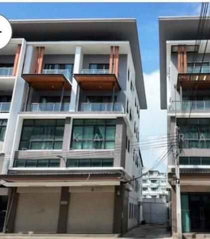 - สเปซใหญ่คุ้มค่า! ให้เช่าโฮมออฟฟิศ 4.5 ชั้น 2 คูหาตีทะลุ โครงการชีวาบิซโฮม ถนนเอกชัย-บางบอน พื้นที่ใช้สอยกว่า 500 ตร.ม. 4 ห้องน้ำ
