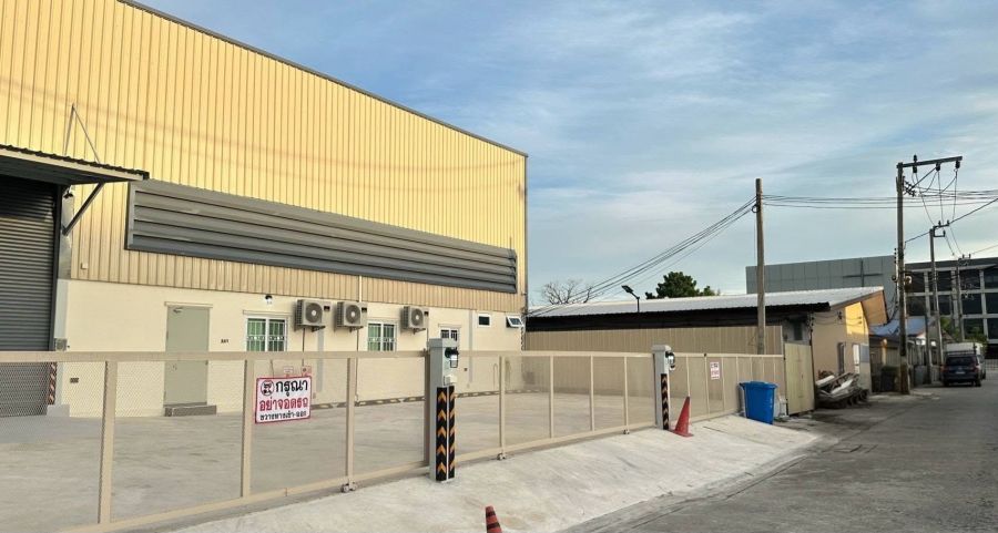 - โกดัง/โรงงานให้เช่าพร้อมออฟฟิศขนาด 400 ตร.ม. ย่านรามอินทรา กรุงเทพฯ