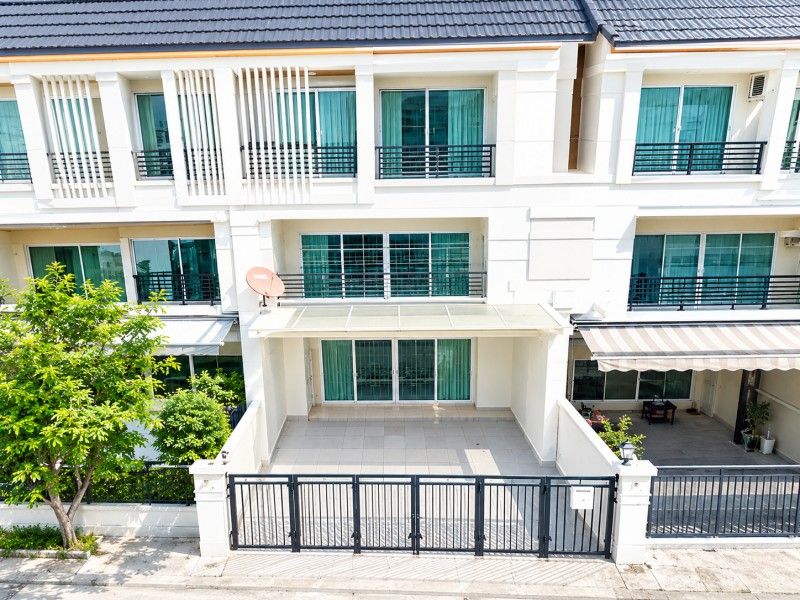 - แยกพาราไดซ์พาร์ค400ม. ศรีนครินทร์ อุดมสุข ทาวน์โฮม 3 ชั้น 3-4นอน 3 น้ำ 170 ตร.ม.ใกล้เสรีมาร์เก็ต พาราไดซ์ พาร์ค 500 ม.
