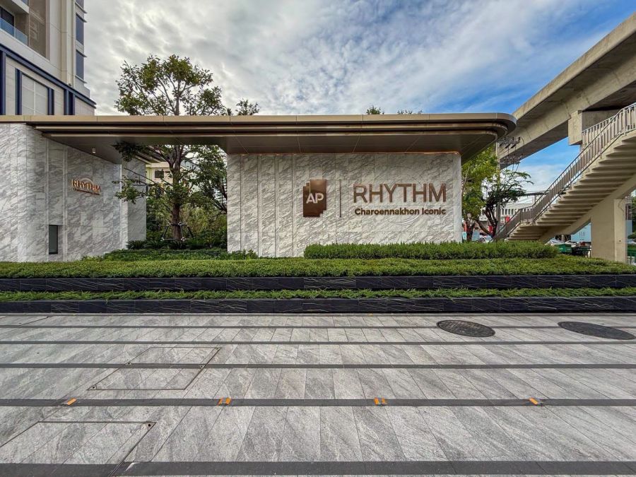 - ขายดาวน์คอนโด 2 ชั้น RHYTHM เจริญนคร ไอคอนิค ชั้น 24 ทำเลดี เดินทางสะดวก ใกล้ ไอคอนสยาม