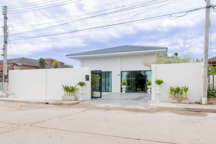 - บ้านสวยสไตล์โมเดิร์น ใกล้อ่างมาบประชัน บรรยากาศดี ใกล้ธรรมชาติ