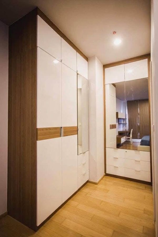 - ให้เช่าคอนโด HIVE SATHORN (ไฮฟ์ สาทร) ใกล้ BTS กรุงธนบุรี วิวรถไฟฟ้า พร้อมอยู่
