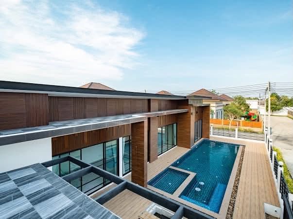 - THE GRANDIO HUAHIN POOL VILLA ขนาด 124 ตารางวา 5 ห้องนอน ตำบลหัวหิน อำเภอหัวหิน จังหวัดประจวบคีรีขันธ์